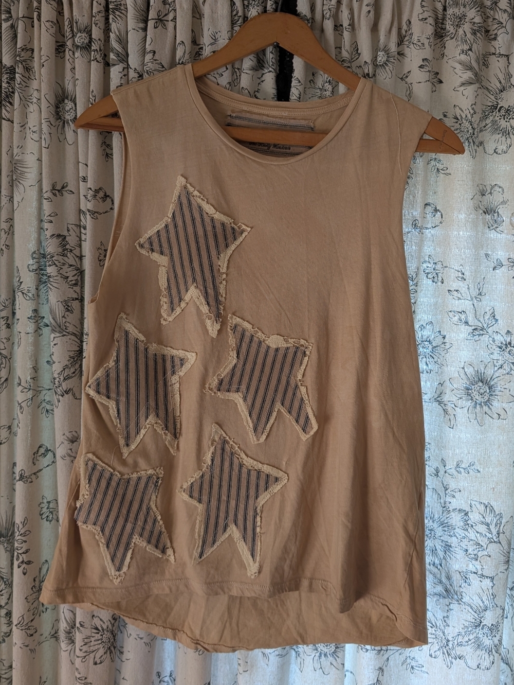 Upcycled tee shirt w  lace & fabric stars, tea dyed tee, HANDMADE ITEM - Picture 3 of 5